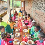 Repas équilibré servi aux élèves d'Okana le 16 octobre 2025
