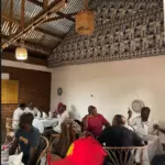 Intérieur de la boutique solidaire d'Ovangul lors de l'inauguration